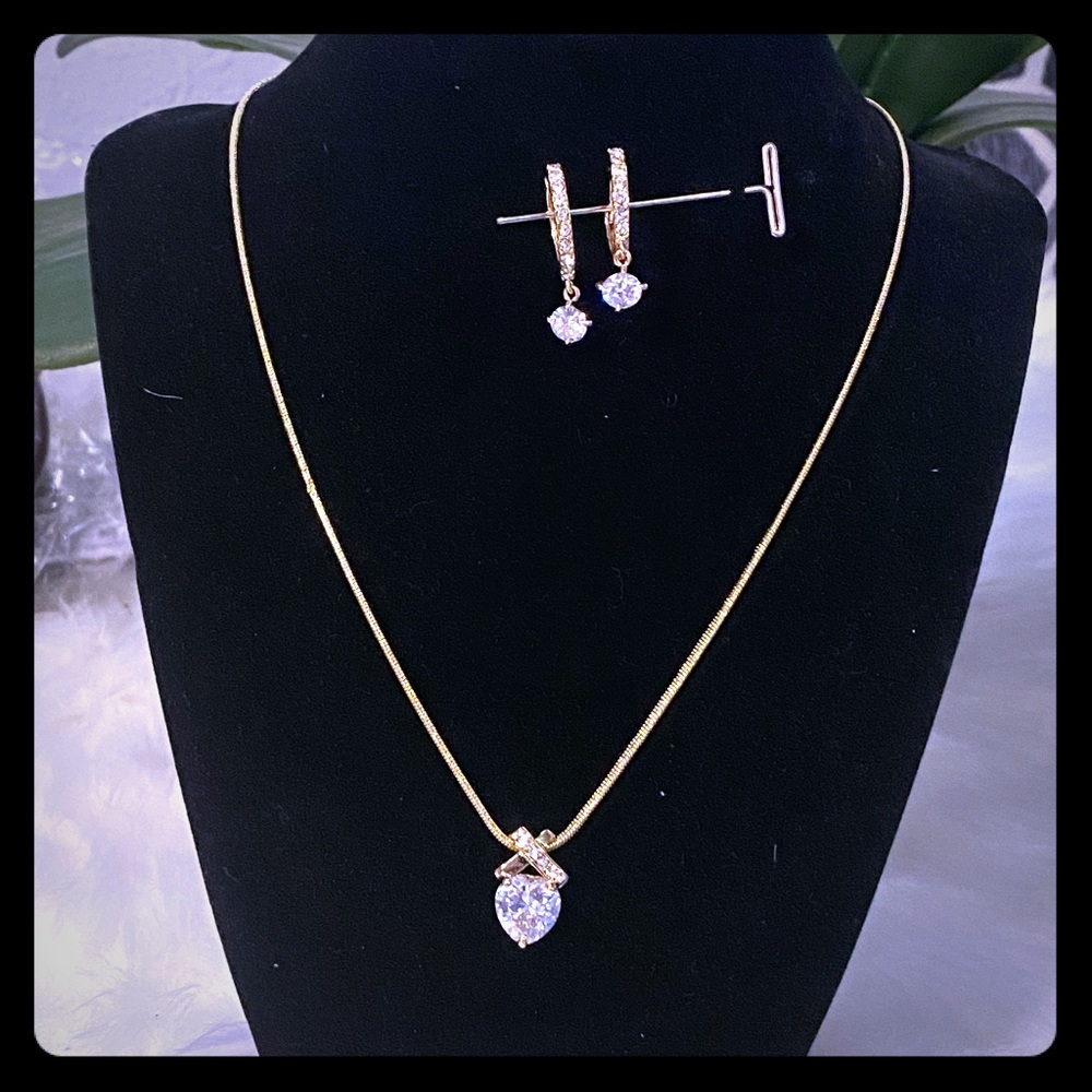 Necklace whit earrings set